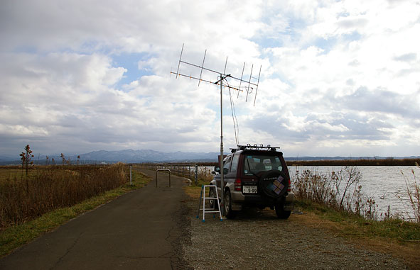 04007D 八郎潟町 VO-52/FO-29。正面は太平山系の山々。