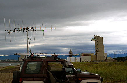 AO-27にQRV。ホントのビーム方向は西だが、画的に美しくないので却下(^^;)。PN90XD バックは JAXA 能代多目的実験場