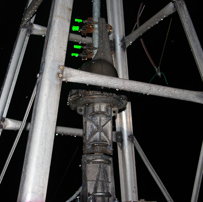 ルーフタワー実装状況 蛍光テープは回転の目視確認用。