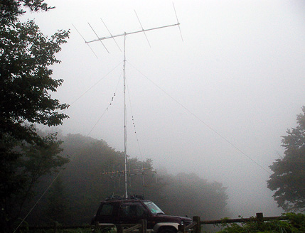 八峰町高峰山(約330m) QN00BH 8/8朝 MIST状態。なんかノイズっぽいなと思ったら、役七夕撮ったときISO感度1600にして元に戻すの忘れてた。