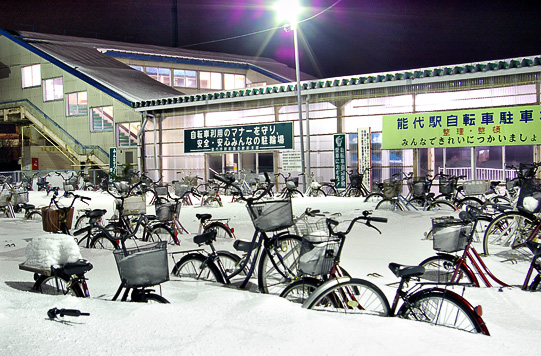 能代駅駐輪場 2012/1/15 19:55 F8 4.2秒