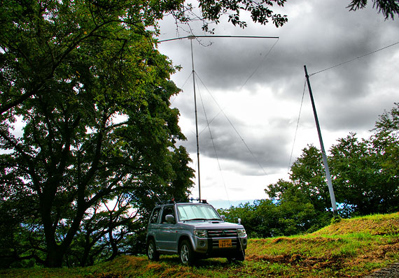 Gapped Delta in 五城目町 森山。駐車位置 間違って、アンテナ上げてみたら木が邪魔で回転できない。