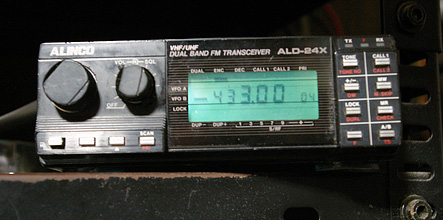 ALD-24X 改修後。433.00MHzになってるが写真用である。普段は 435.25とか435.35になってることが多い。
