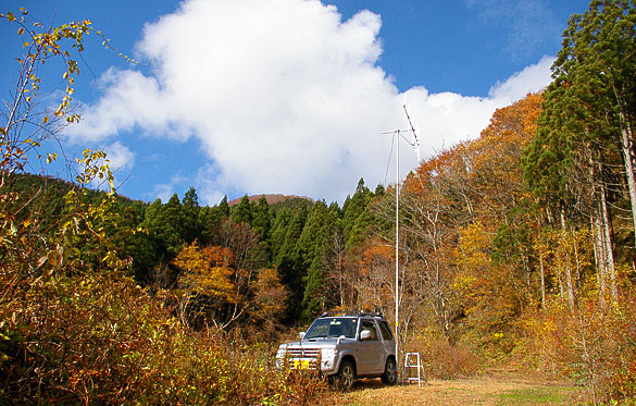 八峰町 林業専用道チゴキ沢5号線 池の台林道F PN90XK。アンテナ南向き。奥に 大鉢流山。