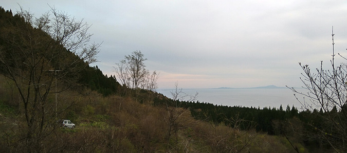 八峰町 池の台林道(F)。男鹿本山と寒風山は見えたが、鳥海山は霞んで見えなかった。