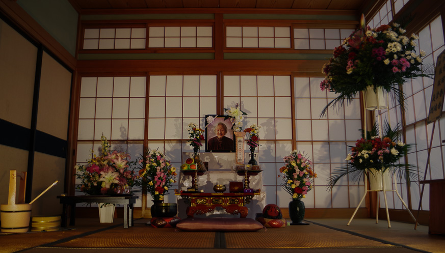 初七日/5月19日。祭壇の写真は亡母。